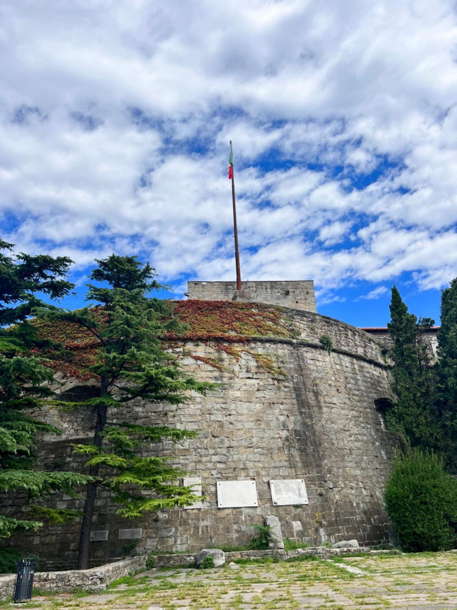 Appartamento Al Castello Triest Exterior foto