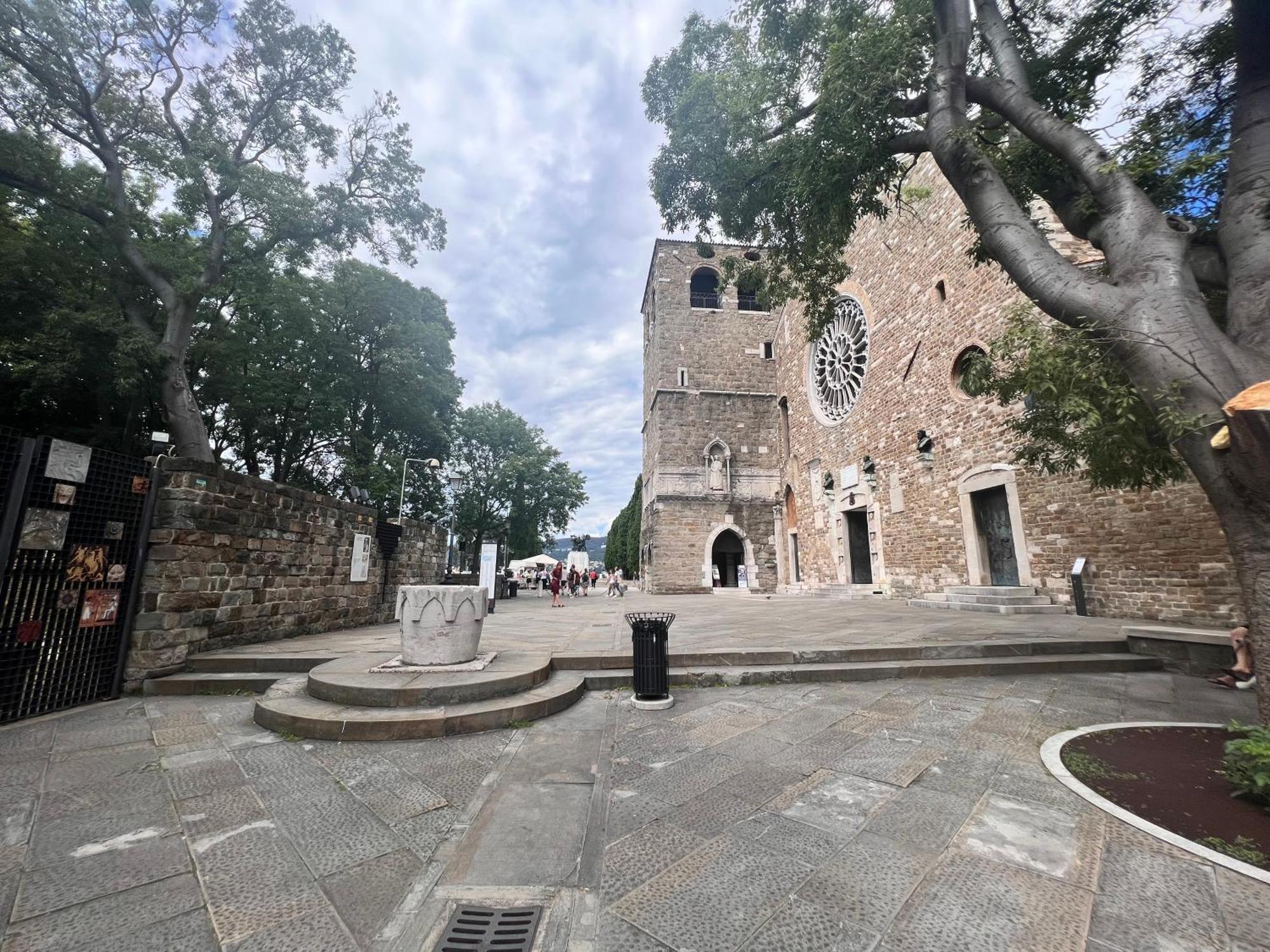 Appartamento Al Castello Triest Exterior foto