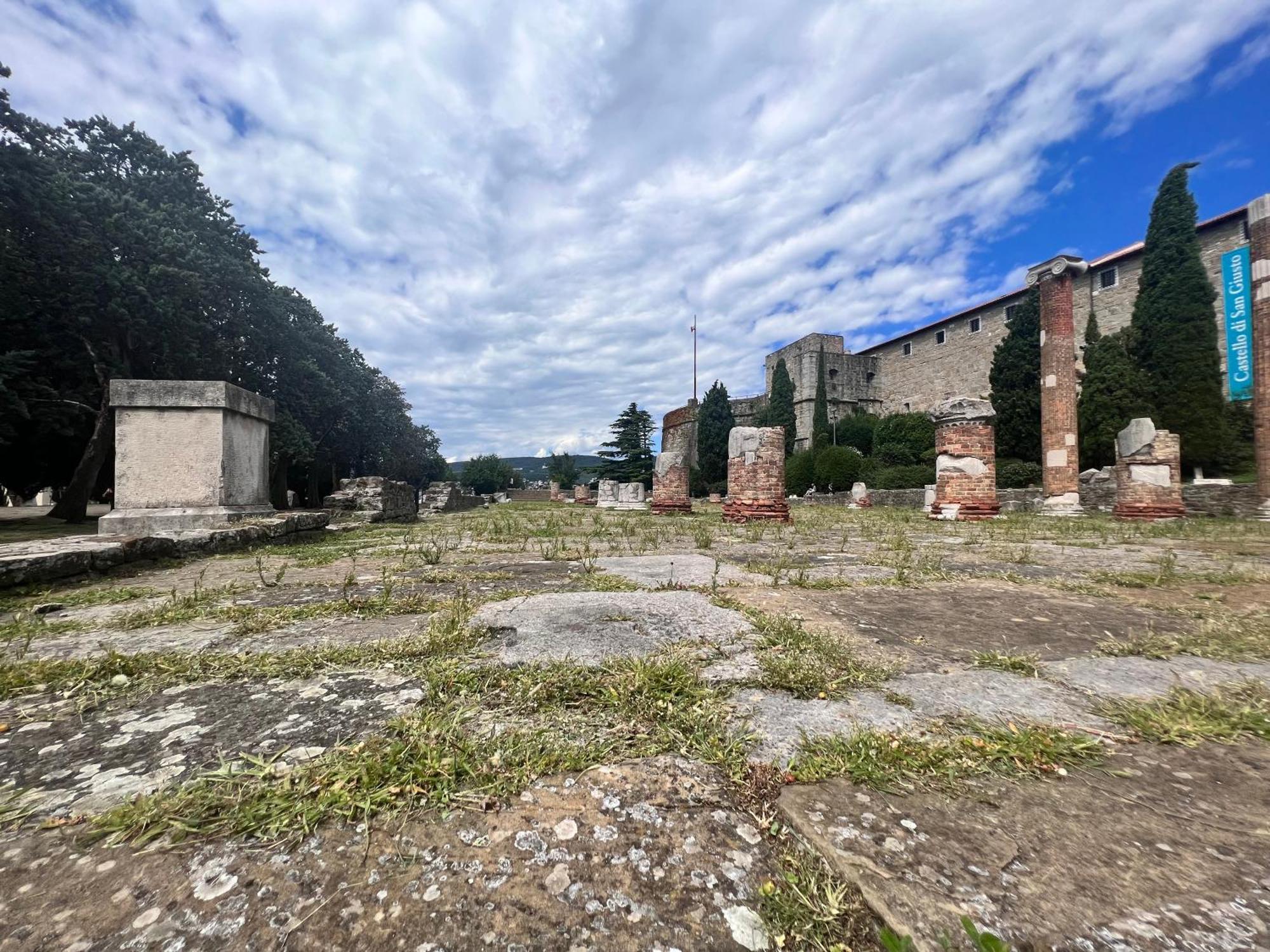 Appartamento Al Castello Triest Exterior foto
